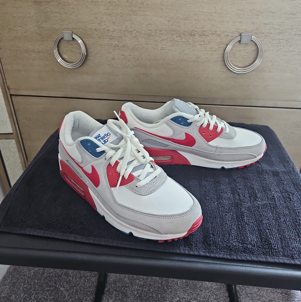 Nike Men's White/Grey/Pink/Blue Sneaker - Air Max Style